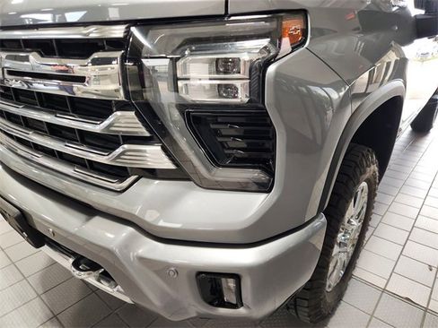 Used 2024 Chevrolet Silverado 2500 High Country w/ High Country Premium Package AWD/4WD image 7
