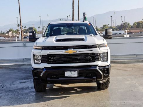 Used 2025 Chevrolet Silverado 2500 Custom w/ Custom Value Package AWD/4WD image 3