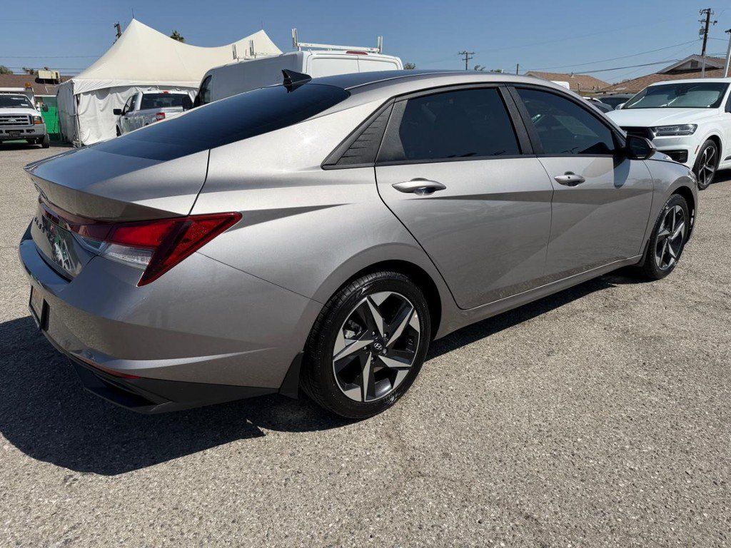 Used 2023 Hyundai Elantra SEL w/ Convenience Package FWD image 6
