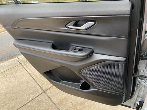 Used 2023 Jeep Grand Cherokee L Laredo image 51