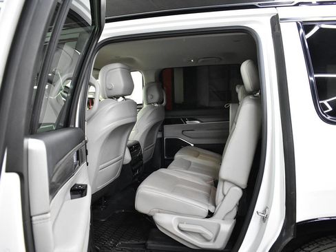 Used 2024 Jeep Wagoneer Series II w/ Flexible Seating Group image 29