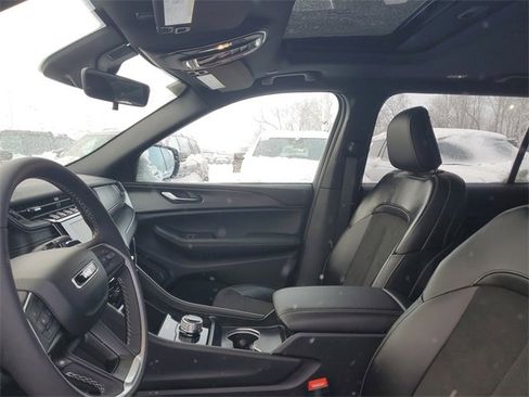 New 2025 Jeep Grand Cherokee L Altitude image 17