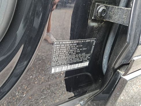 Used 2023 Volkswagen Tiguan SE R-Line image 28