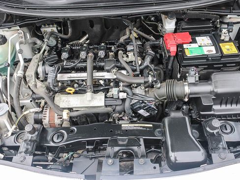Used 2021 Nissan Versa SV FWD image 27