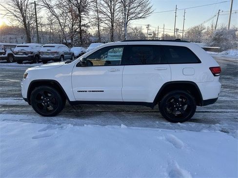 Used 2018 Jeep Grand Cherokee Laredo image 5