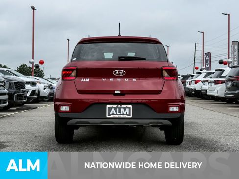 Certified 2025 Hyundai Venue Limited FWD image 4