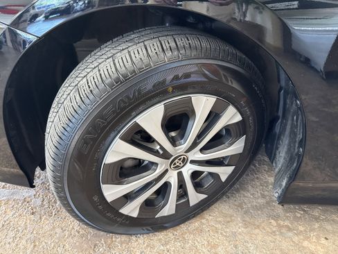 Used 2022 Toyota Prius XLE w/ Advanced Technology Package image 4