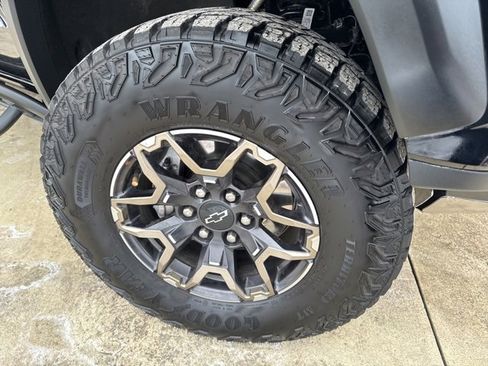 Used 2024 Chevrolet Colorado ZR2 w/ ZR2 Convenience Package III image 39