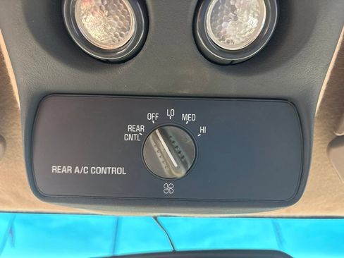 Used 1997 Chevrolet Tahoe 4WD w/ Preferred Equipment Group 3 image 12