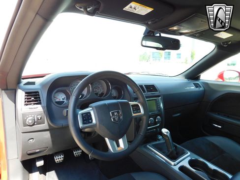 Used 2011 Dodge Challenger SRT8 image 21