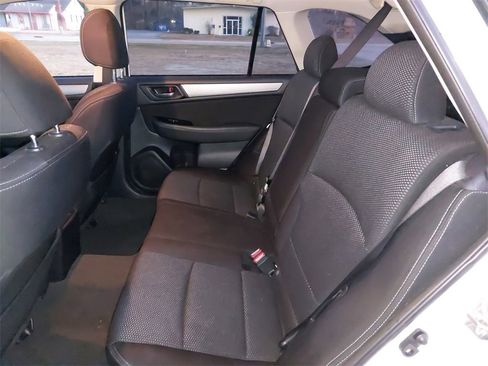Used 2017 Subaru Outback 2.5i Premium image 32