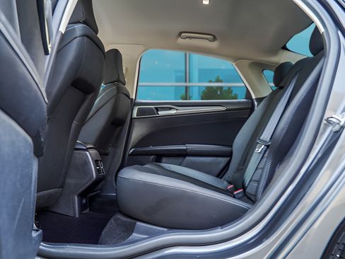 Used 2020 Ford Fusion SE FWD image 35