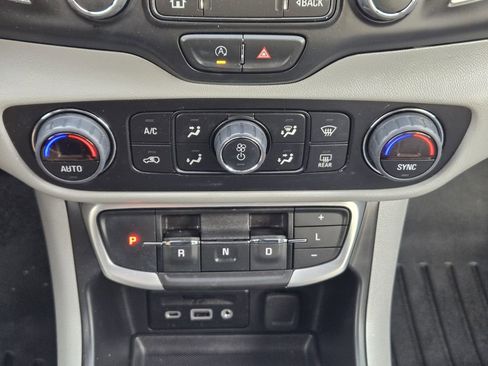 Used 2023 GMC Terrain SLT w/ Infotainment Package II image 17