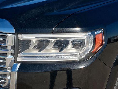 Used 2023 GMC Acadia Denali image 3