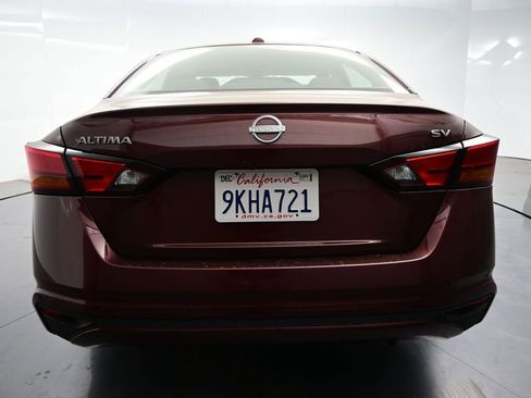 Used 2024 Nissan Altima 2.5 SV FWD image 6