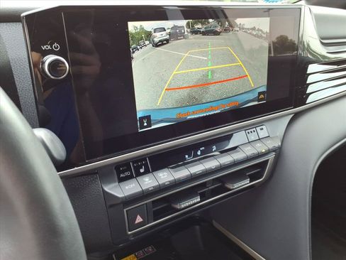 Used 2025 Toyota Camry XSE FWD image 38