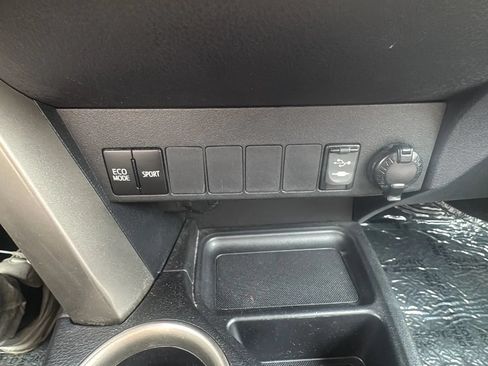 Used 2015 Toyota RAV4 LE AWD/4WD image 26