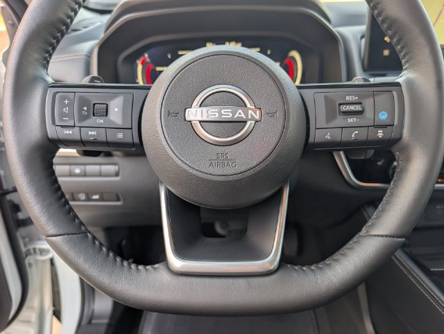 Used 2024 Nissan Rogue Platinum FWD image 12