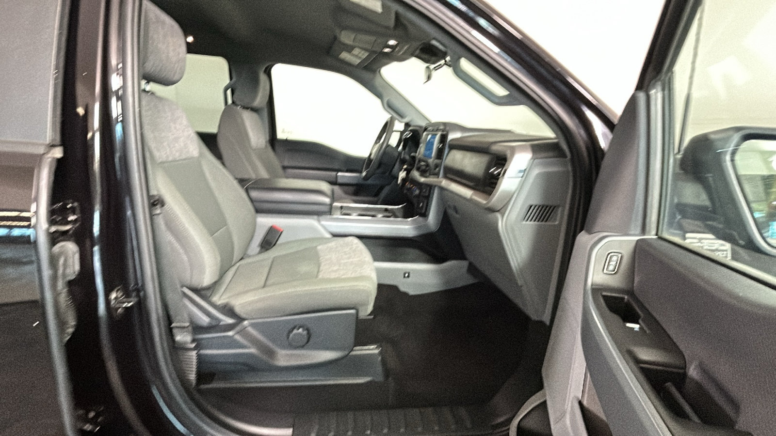 Used 2023 Ford F150 XLT AWD/4WD image 34