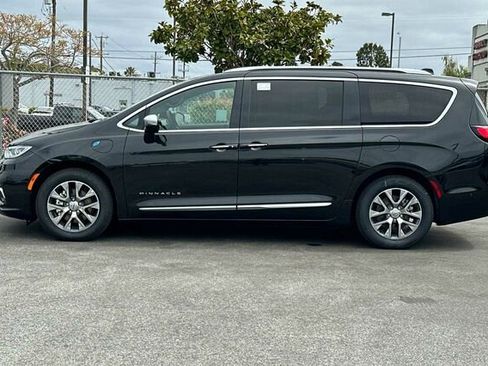 New 2023 Chrysler Pacifica Pinnacle image 7