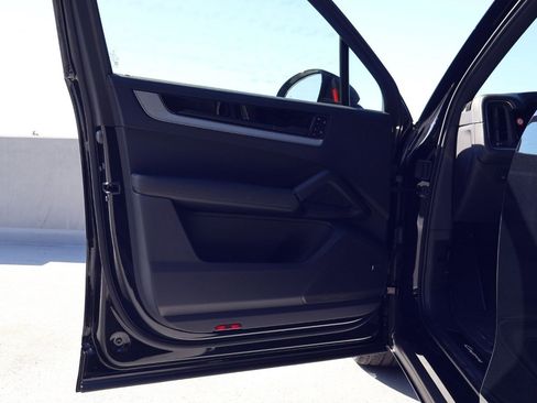 New 2026 Porsche Cayenne E-Hybrid image 13