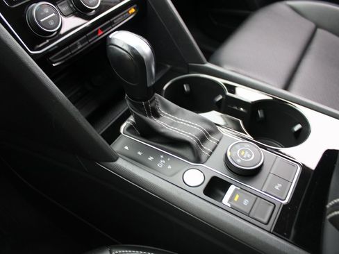 Used 2022 Volkswagen Atlas SEL R-Line image 17