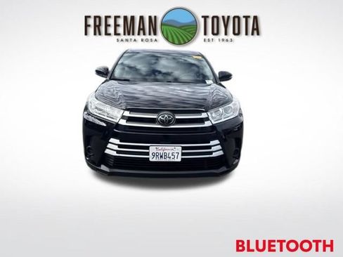 Used 2019 Toyota Highlander LE AWD/4WD image 3