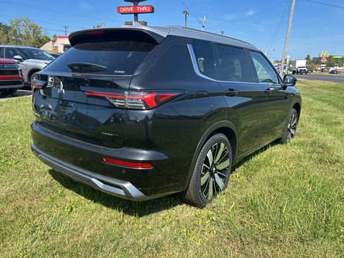 New 2025 Mitsubishi Outlander AWD image 3