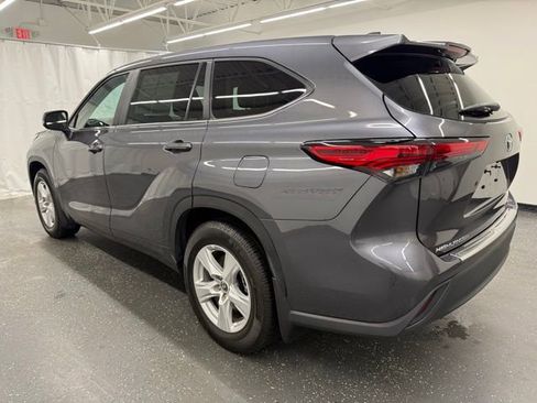 Used 2023 Toyota Highlander LE AWD/4WD image 4