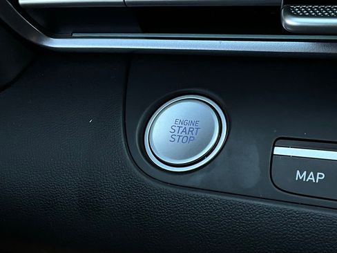 Used 2025 Hyundai Elantra Limited image 32