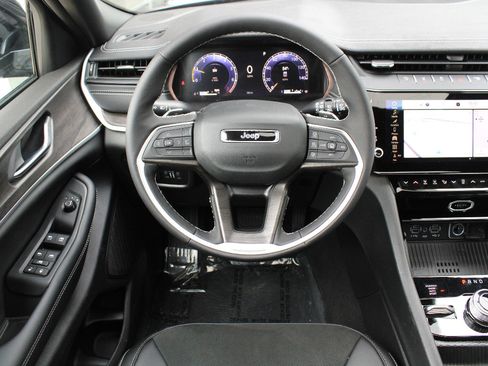 New 2026 Jeep Grand Cherokee L 4WD image 13