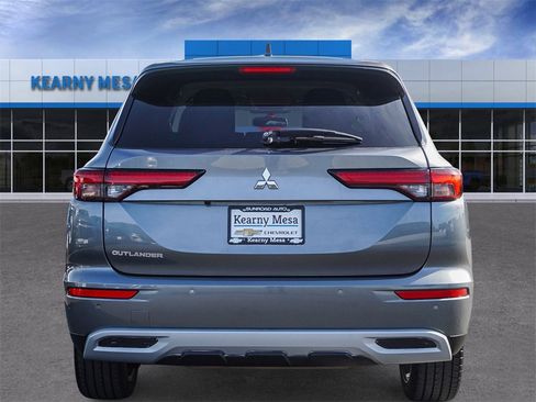 Used 2024 Mitsubishi Outlander SE image 5
