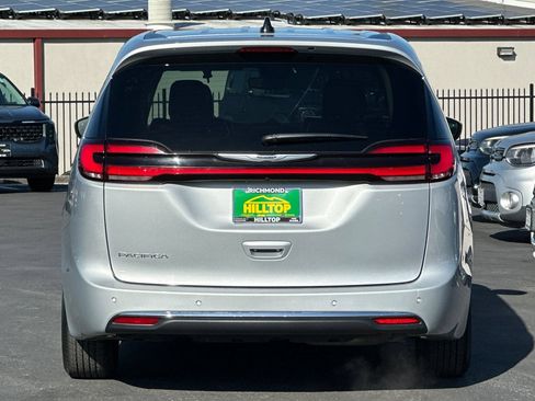 Used 2023 Chrysler Pacifica Touring-L FWD image 6