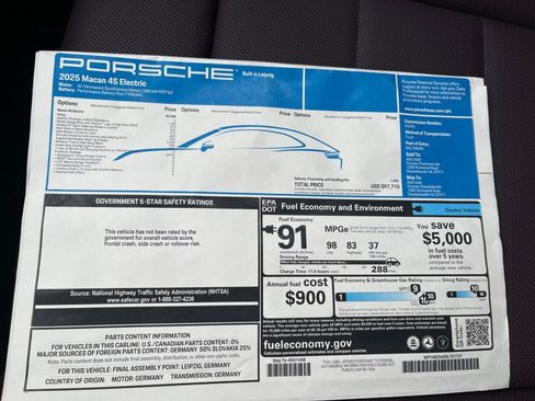 Certified 2025 Porsche Macan 4S Electric AWD/4WD image 33