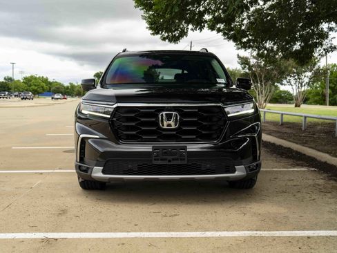 Used 2025 Honda Pilot Elite image 3