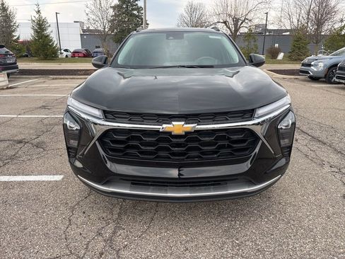 Used 2025 Chevrolet Trax LT image 8