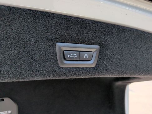 Certified 2025 BMW i7 eDrive50 w/ M Sport Package RWD image 42