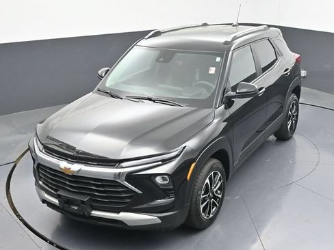 Used 2025 Chevrolet TrailBlazer LT AWD/4WD image 39