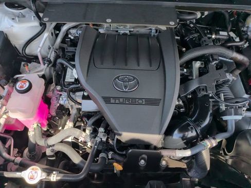 Used 2025 Toyota Highlander XLE FWD image 36