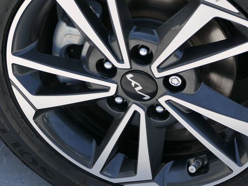 Used 2024 Kia Forte LXS w/ LXS Technology Package FWD image 10