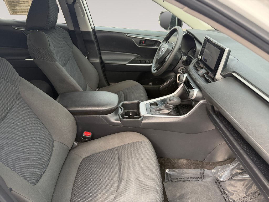 Used 2025 Toyota RAV4 LE AWD/4WD image 15