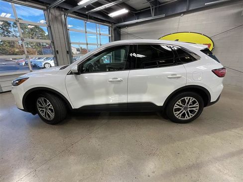 Used 2022 Ford Escape SEL image 2