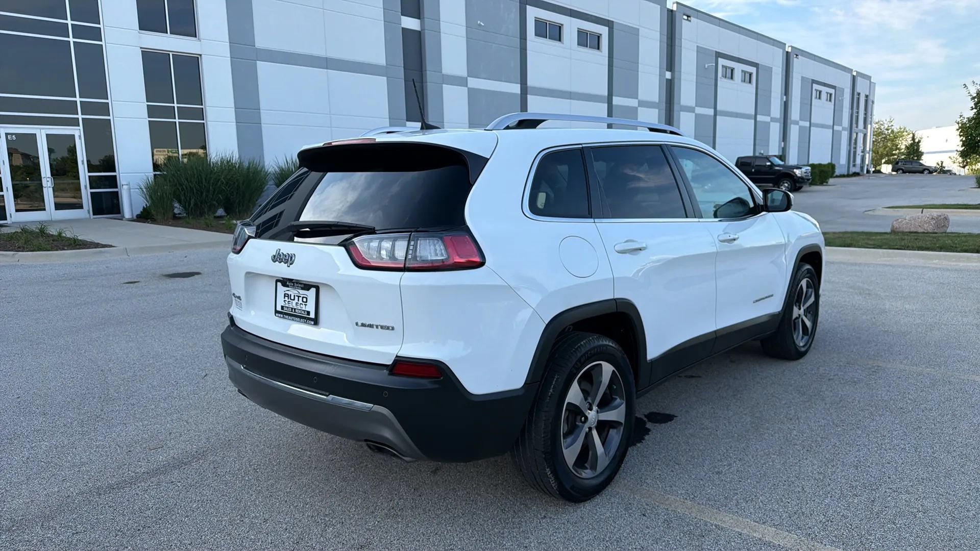 Used 2019 Jeep Cherokee Limited AWD/4WD image 5
