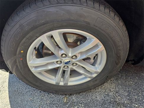 Used 2022 Ford Explorer XLT image 7