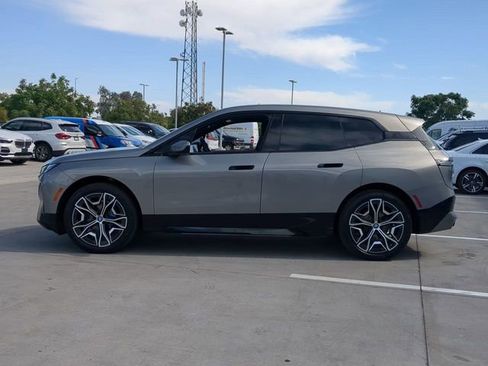 Used 2025 BMW iX xDrive50 w/ Premium Package image 9