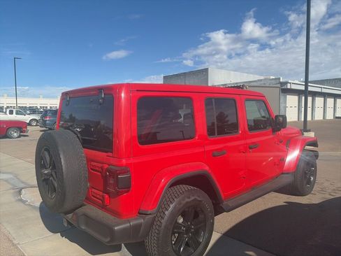 Used 2021 Jeep Wrangler Unlimited Sahara image 3