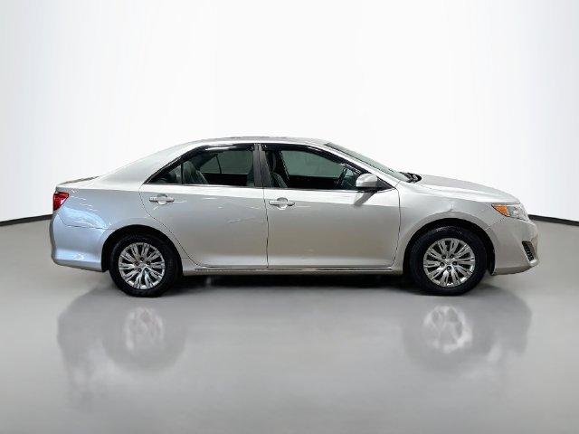 Used 2013 Toyota Camry LE FWD image 6