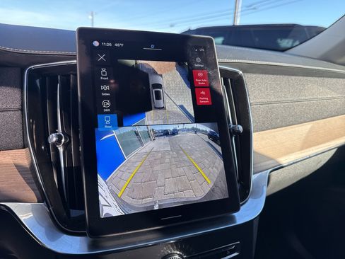 Certified 2025 Volvo XC90 B6 Plus image 24