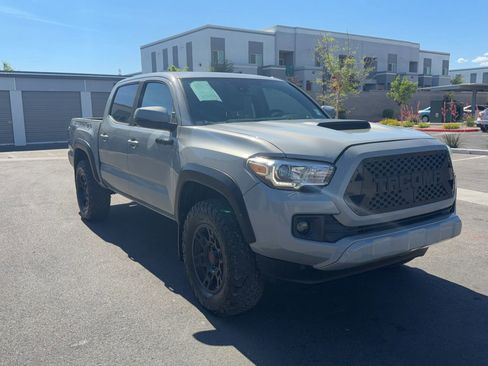 Used 2019 Toyota Tacoma TRD Sport AWD/4WD image 8