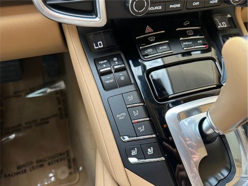 Used 2017 Porsche Cayenne Platinum Edition AWD/4WD image 32
